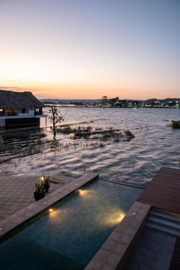 Hotel Maya Internacional Flores Exterior photo