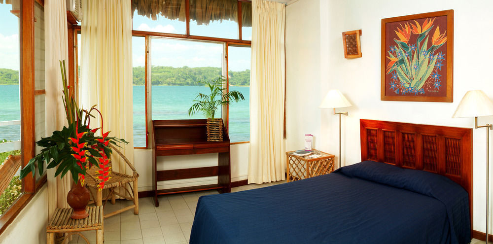 Hotel Maya Internacional Flores Exterior photo